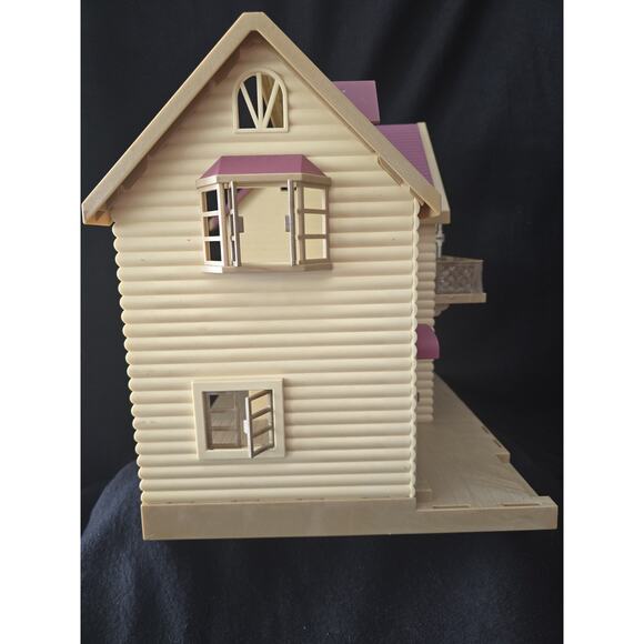 Sylvanian Families Calico Critters Grape Forest House Lakeside Lodge - Picture 2 of 8